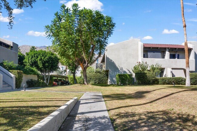 Building Photo - 1150 E Amado Rd