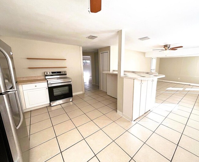 Building Photo - 10367 109th Ave