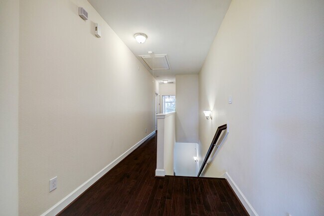 Building Photo - 5805 Larkin St