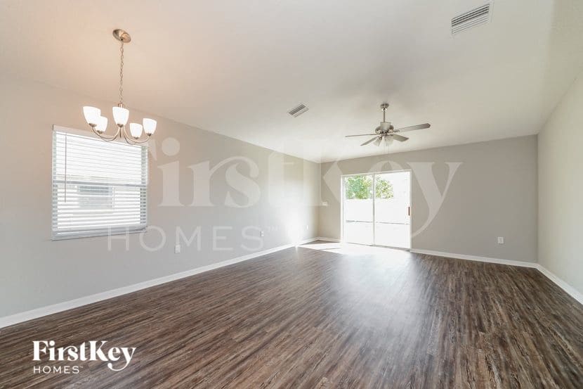 Building Photo - 2318 11th Ave E