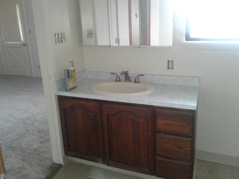 Building Photo - 697 Diamondback Dr