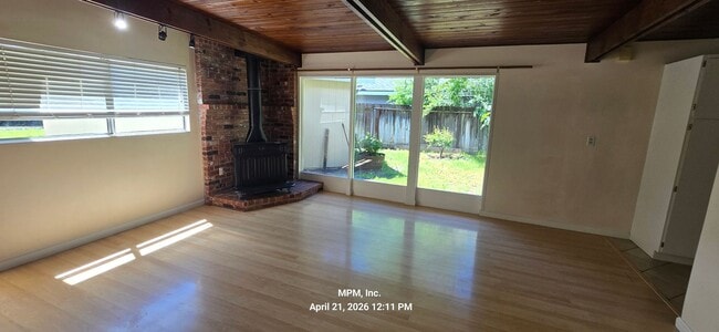Building Photo - 3 bedroom 2 bath home near schools and shopping