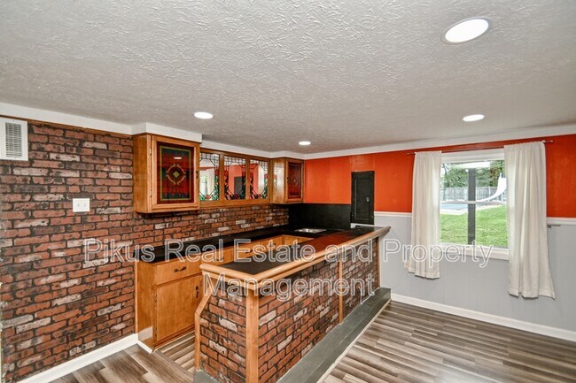 Building Photo - 1280 Linwood Ave SW