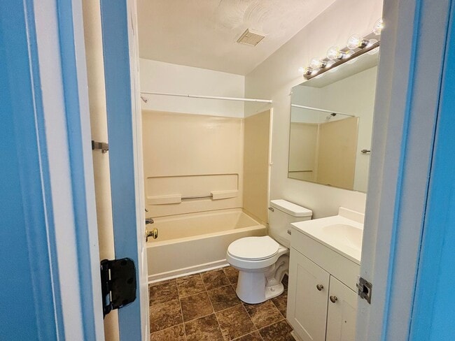 Building Photo - 400 Berryfield Ln