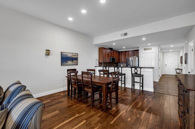 Building Photo - 101 43rd St