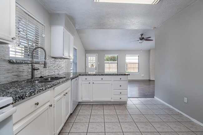 Building Photo - 16210 Cypress Point Dr