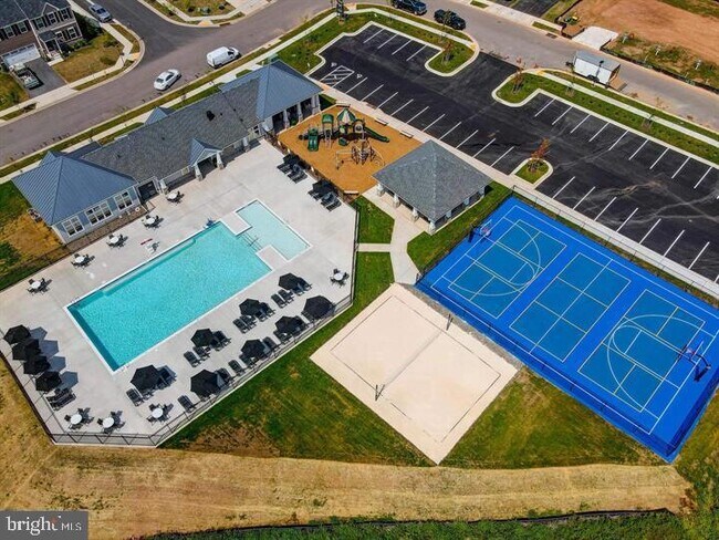 Building Photo - 64 Grant St