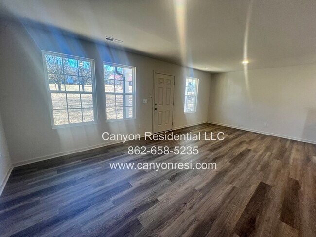 Building Photo - 4274 Winnabow Rd