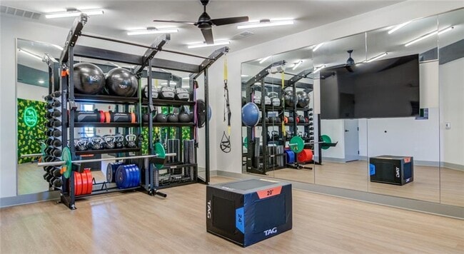 Building Photo - 1000 Rea Dr SW