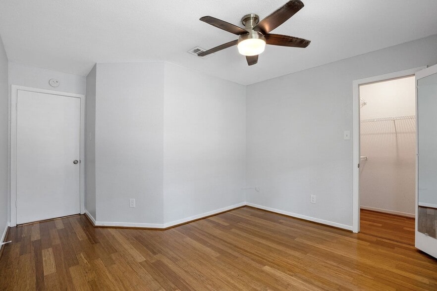 Building Photo - 9831 Meadow Bend Ln