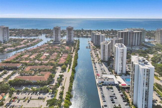 Building Photo - 3675 N Country Club Dr