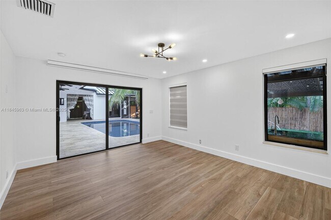 Building Photo - 1511 SW 30th Pl