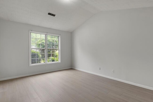 Building Photo - 329 Horsehill St