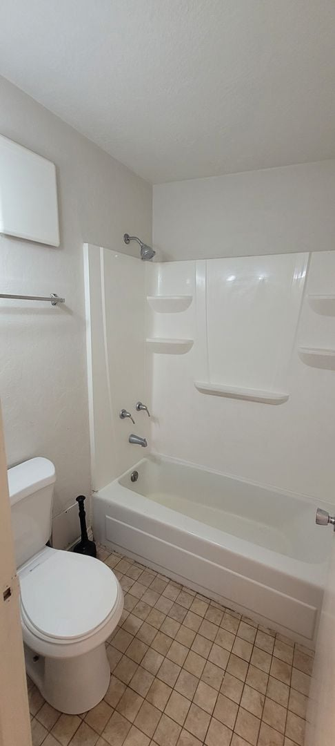 Building Photo - Charming Mountain Studio Apartment