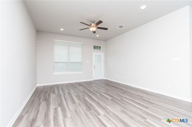 Building Photo - 8207 Montclair Dr