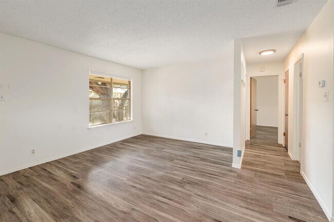 Building Photo - 509 Cedar Dr