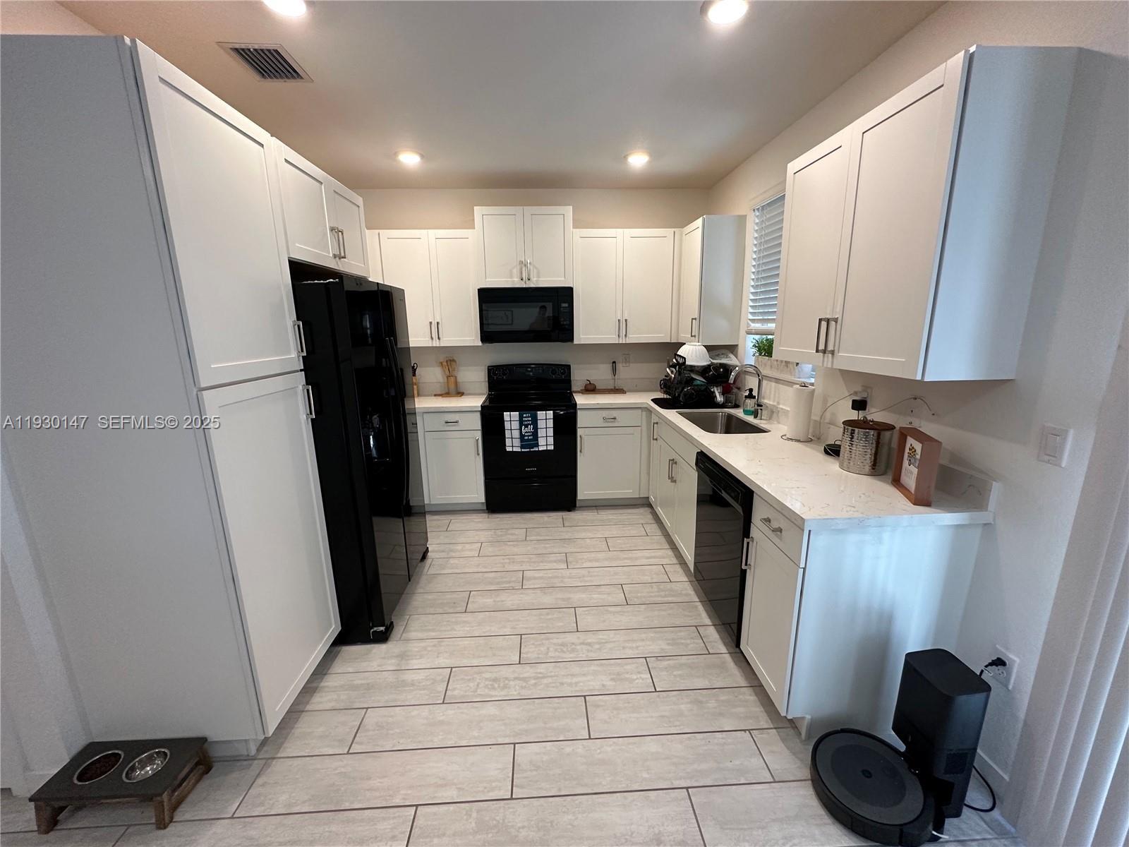 Building Photo - 1030 SE 23rd Ter