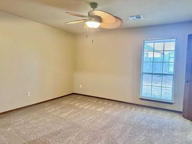 Building Photo - 1128 SW 128th St