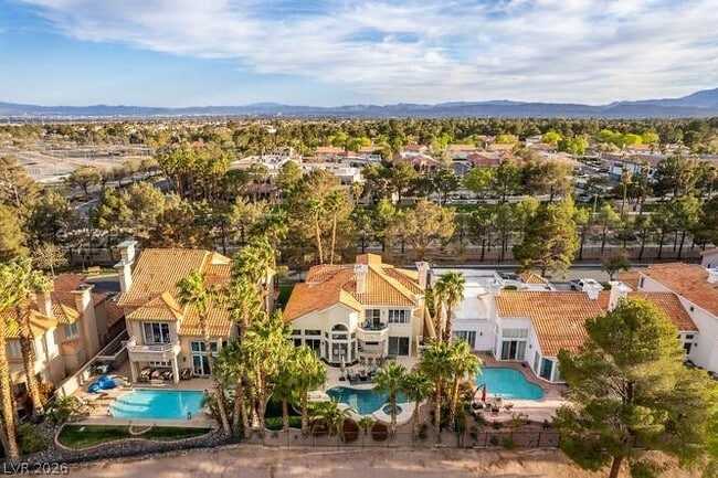 Building Photo - 8856 Rainbow Ridge Dr