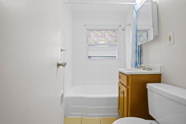 Building Photo - 25 Bailey St