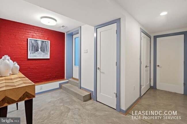 Building Photo - 260 15th St SE