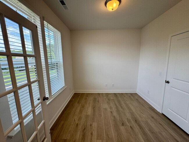 Building Photo - Brand New 3BR/3.5 Bath Townhouse in South ...