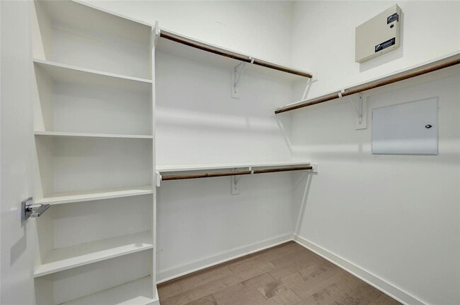 Building Photo - 207 W Johanna St