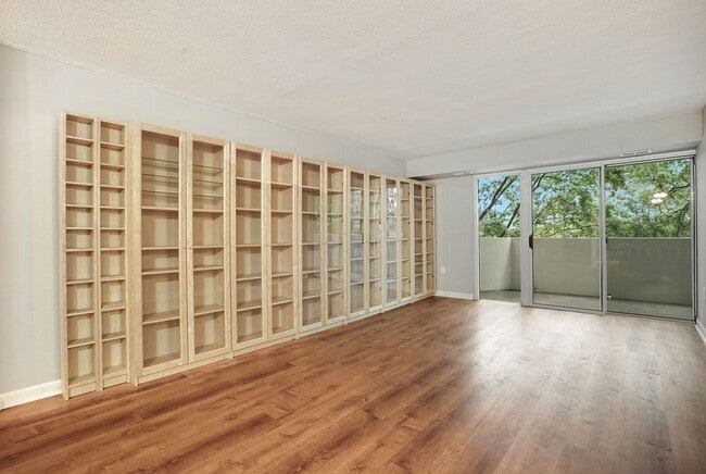 Building Photo - Available Now! 1 Bed / 1 Bath Condo in the...