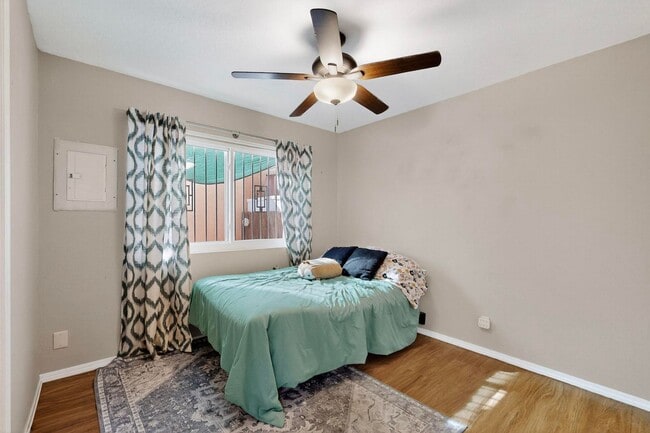 Building Photo - NE 2 Bedroom 2 Bath with Garage