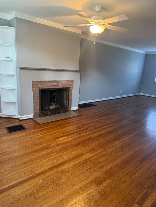 Building Photo - 1488 W 7th Ave