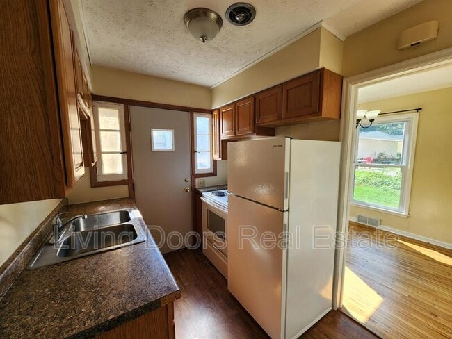 Building Photo - 312 S 47th St