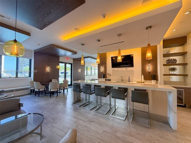 Building Photo - 999 SW 1st Ave