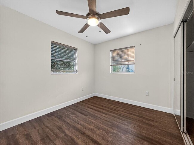 Building Photo - 2304 Country Club Rd