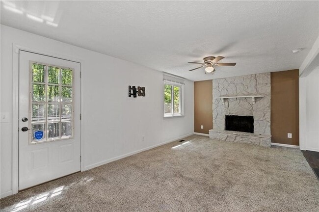 Building Photo - 880 Winfield Ct