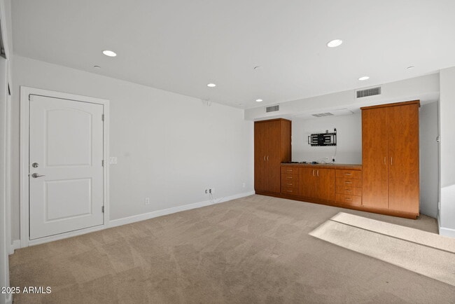 Building Photo - 4820 E Cottontail Run Rd