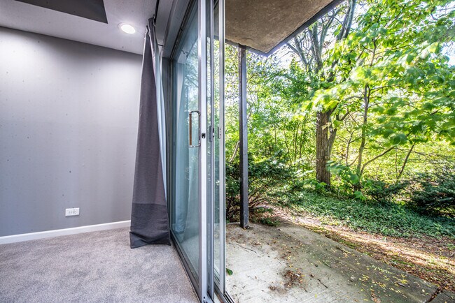 Building Photo - 5101 Carriage Way Dr
