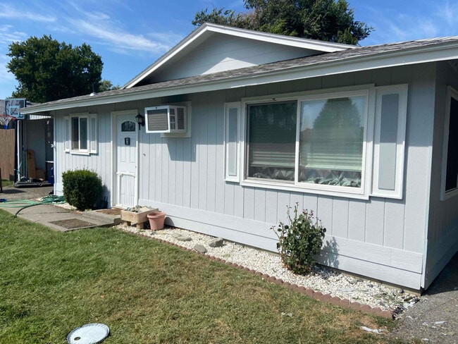 Building Photo - 618 Berkshire St