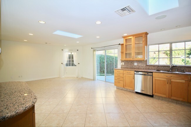 Building Photo - 4420 Lowell Ave