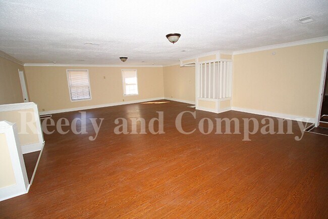 Building Photo - 3340 Morningview Dr
