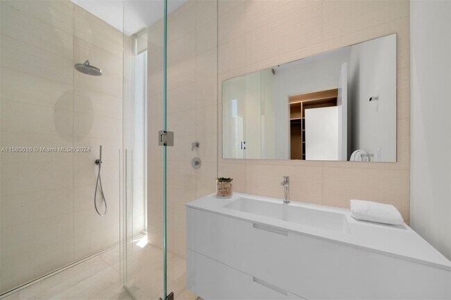 Building Photo - 1011 W 48th St
