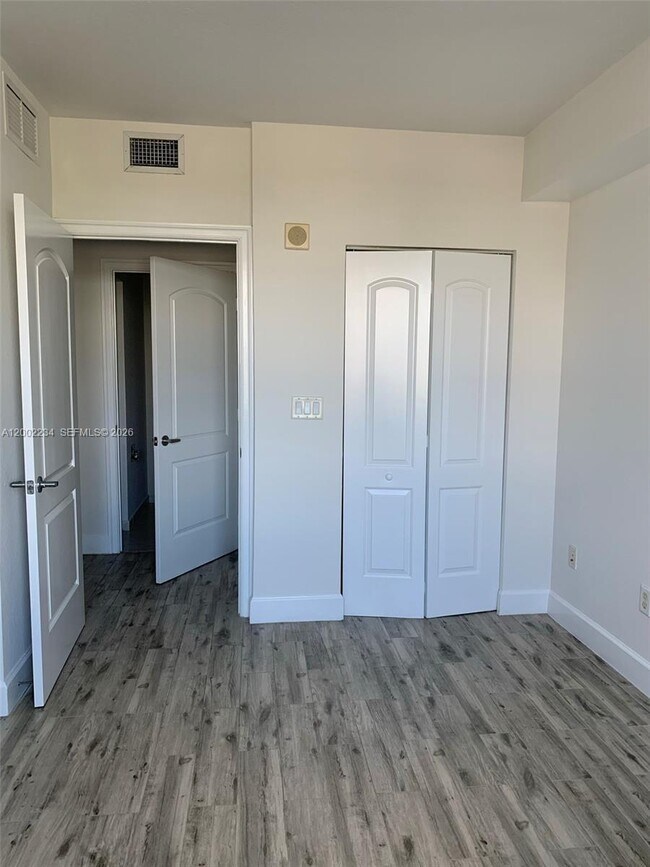 Building Photo - 1830 Radius Dr