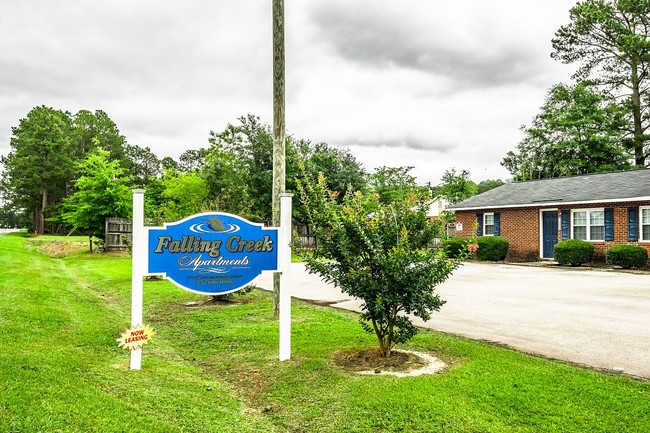 Building Photo - Falling Creek Villas