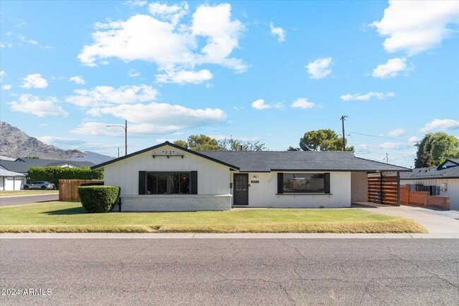 Primary Photo - 1455 E Tuckey Ln