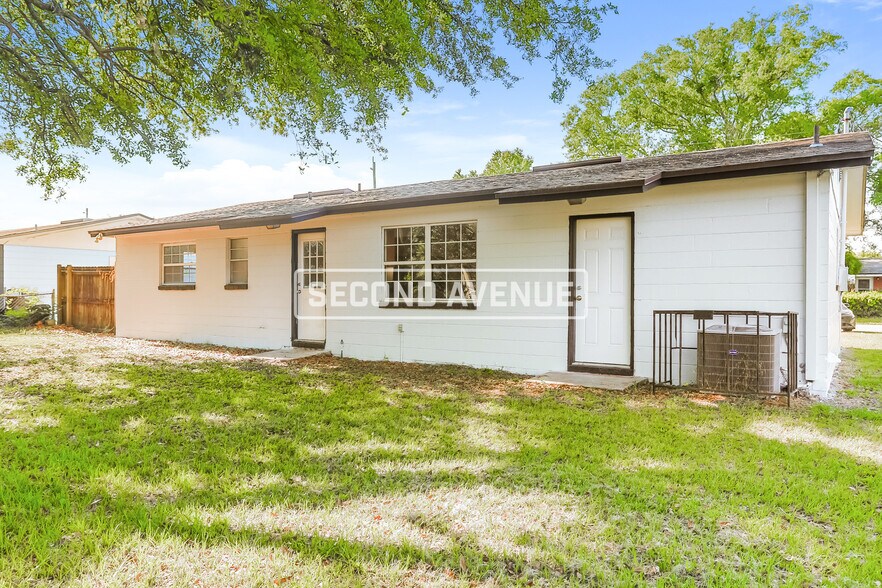 Building Photo - 5033 Locksley Ave