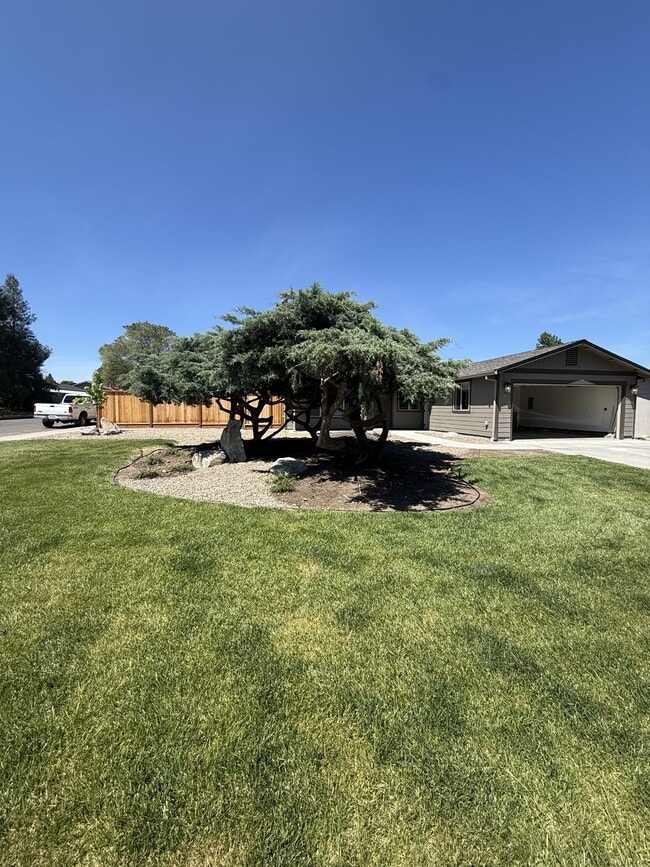 Building Photo - 2853 Tahitian Ave
