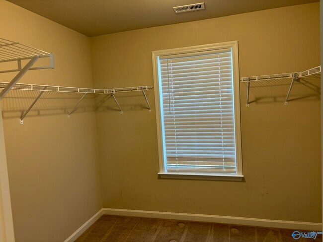 Building Photo - 112 Beaver Brook Pl