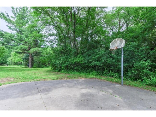 Building Photo - 11020 W River Rd