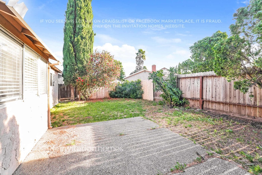 Building Photo - 2156 Cormorant Dr