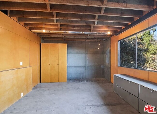 Building Photo - 8663 Nash Dr