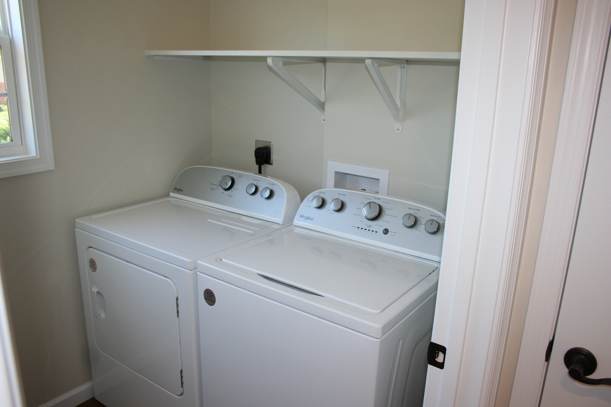 Laundry room - 2720 Dorval Rd